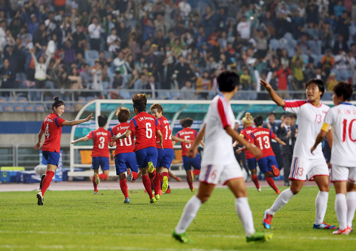 包含中超球队拼尽全力，冲刺胜利收获喜悦的词条